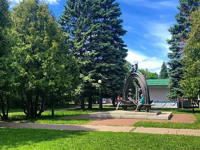 Парк ульяновска фото Файл:Парк семьи Ульяновых, Ульяновск.jpg - Википедия