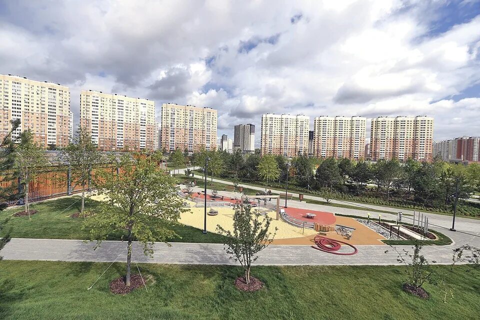Парк в некрасовке у метро фото Транспортный узел "Некрасовка" украсили ландшафтным парком с амфитеатром - KP.RU