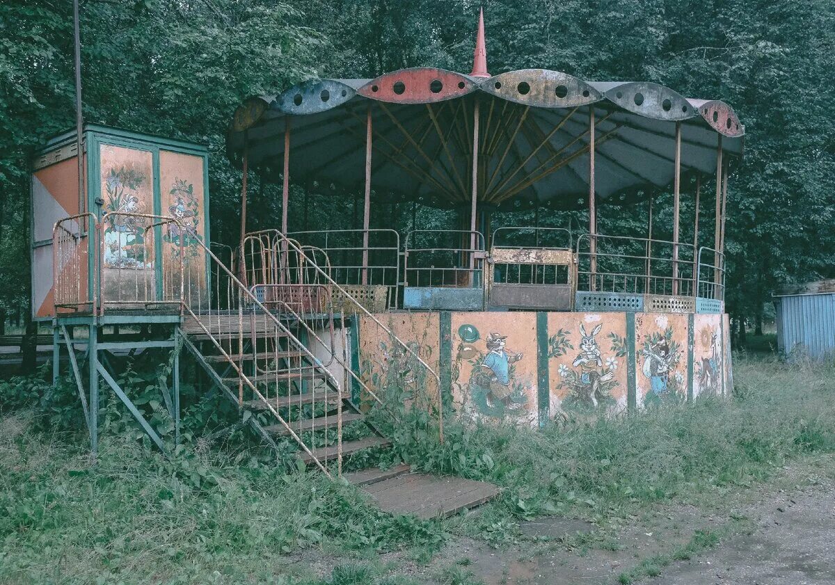 Парк ветеранов вологда фото Оказались проездом с семьей в Вологде, нашли на карте парк с аттракционами. Приш