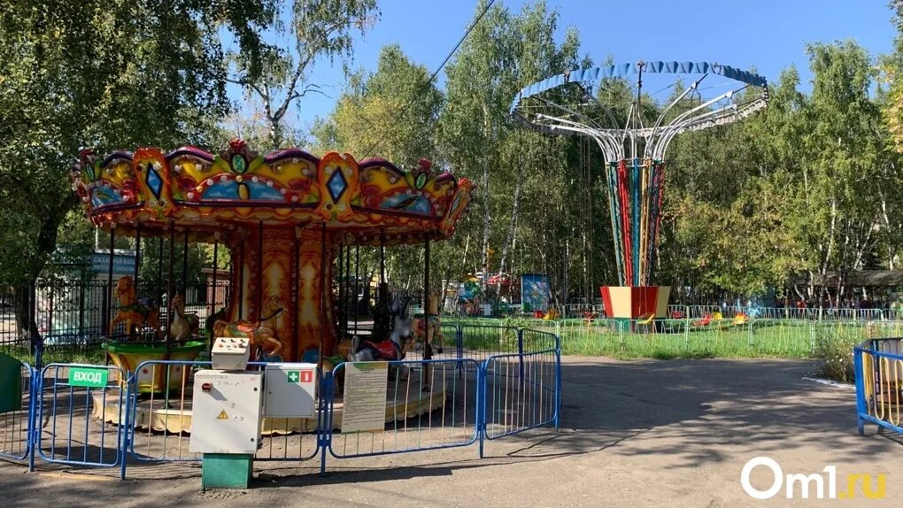 Парк влксм омск фото В омском парке 30-летия ВЛКСМ идёт подготовка к открытию аттракционов: Яндекс.Но