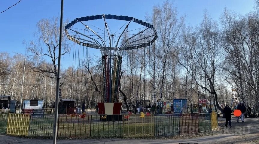 Парк влксм омск фото Прокуратура признала опасным батут для детей в центре Омска - СуперОмск