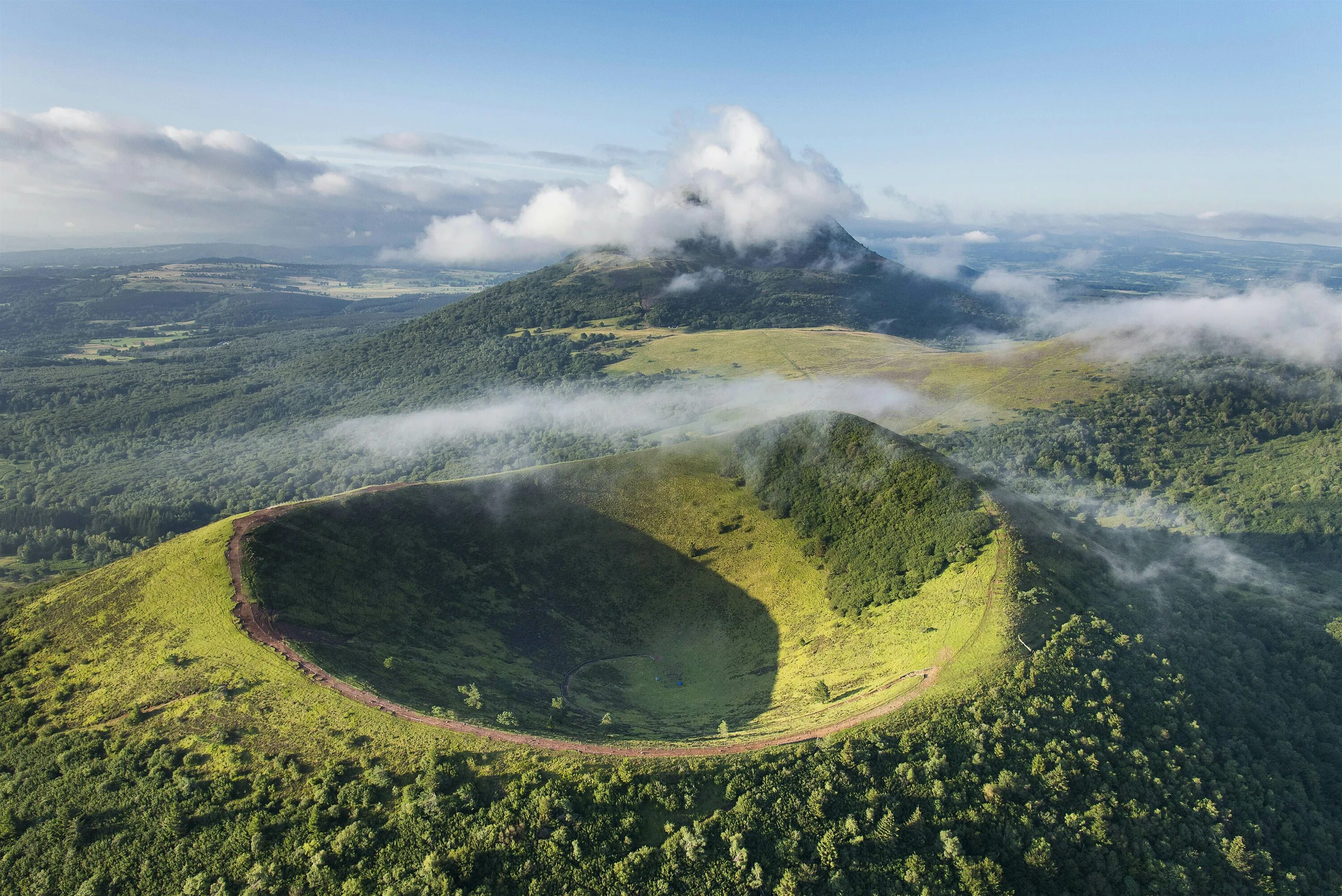 Парк вулкан ростов фото Parc Naturel Régional des Volcans d'Auvergne travel - Lonely Planet France, Euro