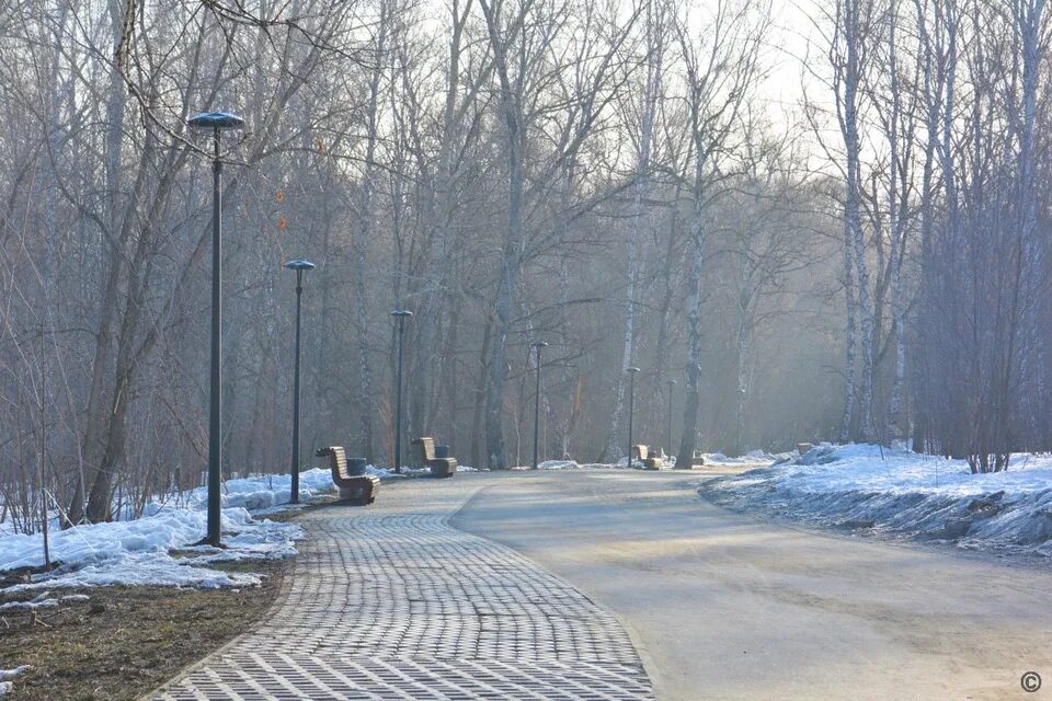 Парк юбилейный барнаул фото В барнаульском парке "Юбилейный" после зимы просела плитка - KP.RU