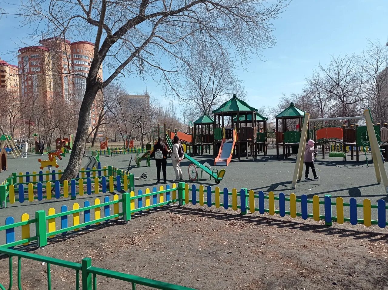 Парк юннатов омск парк юннатов фото Торчащая арматура и провалившаяся плитка: как обновленные омские парки пережили 