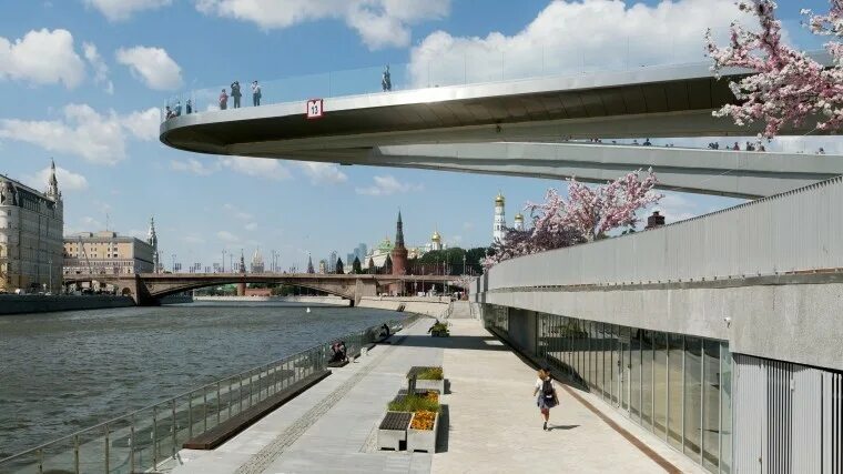 Парк зарядье москва мост фото За что американский журнал Time внес московский парк "Зарядье" в список лучших м