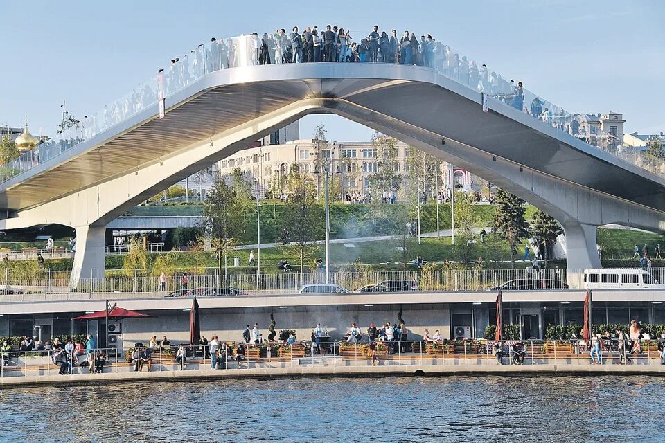 Парк зарядье москва мост фото Развлечения в "Зарядье": Полет над Москвой и "космические" огурцы - KP.RU