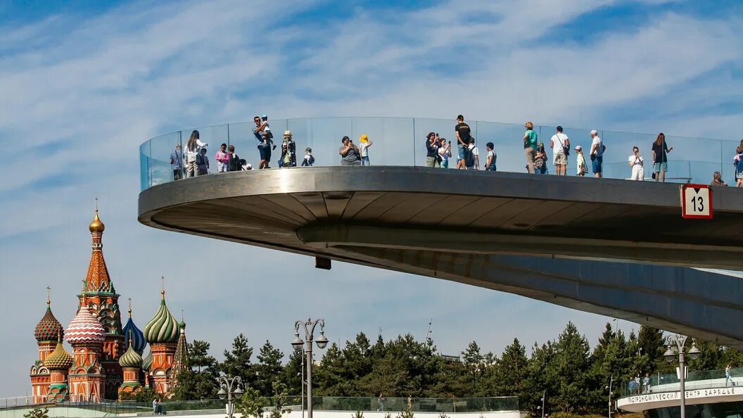 Парк зарядье москва мост фото парящий "Зарядью" пять: Как за короткое время парк стал одним из самых известных мест в 