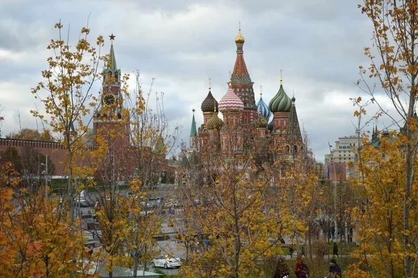 Парк зарядье осенью фото Ноябрьские праздники в москве 2023: найдено 82 изображений