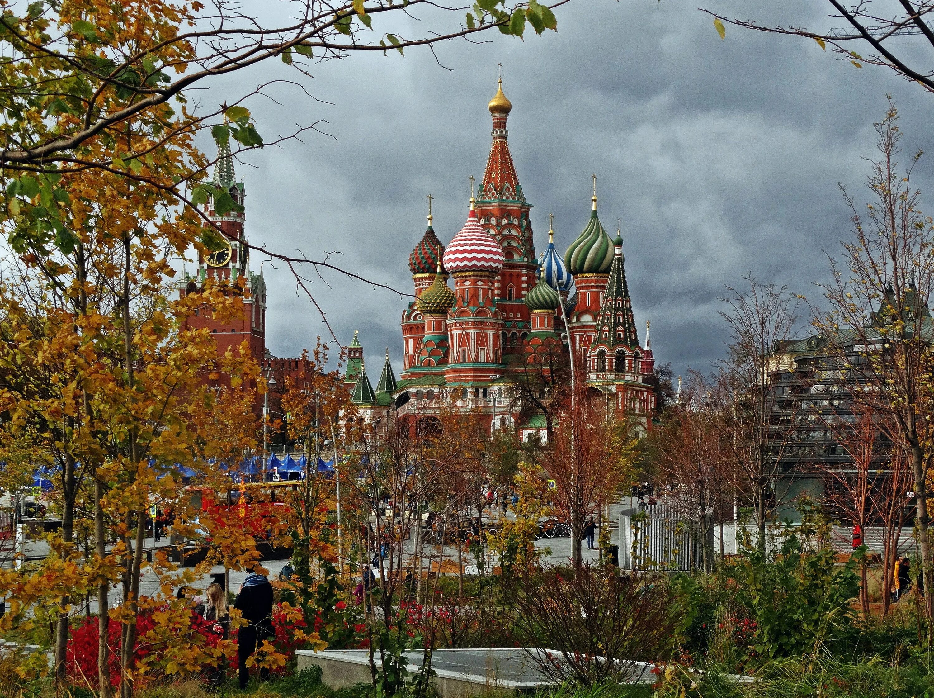 Парк зарядье осенью фото Фото В парке "Зарядье". на фотохостинге Fotoload
