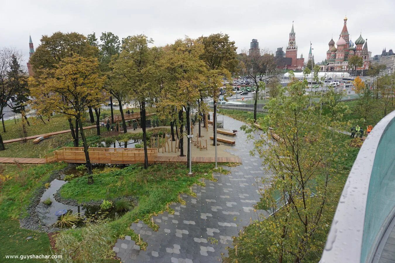 Парк зарядье осенью фото Moscow’s Zaryadye Park redefines the architecture discipline Guy Shachar