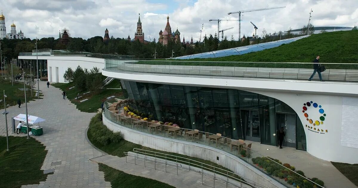 Парк зарядье сегодня фото Полиция проверяет парк "Зарядье" из-за обнаружения бесхозного предмета - Москва 