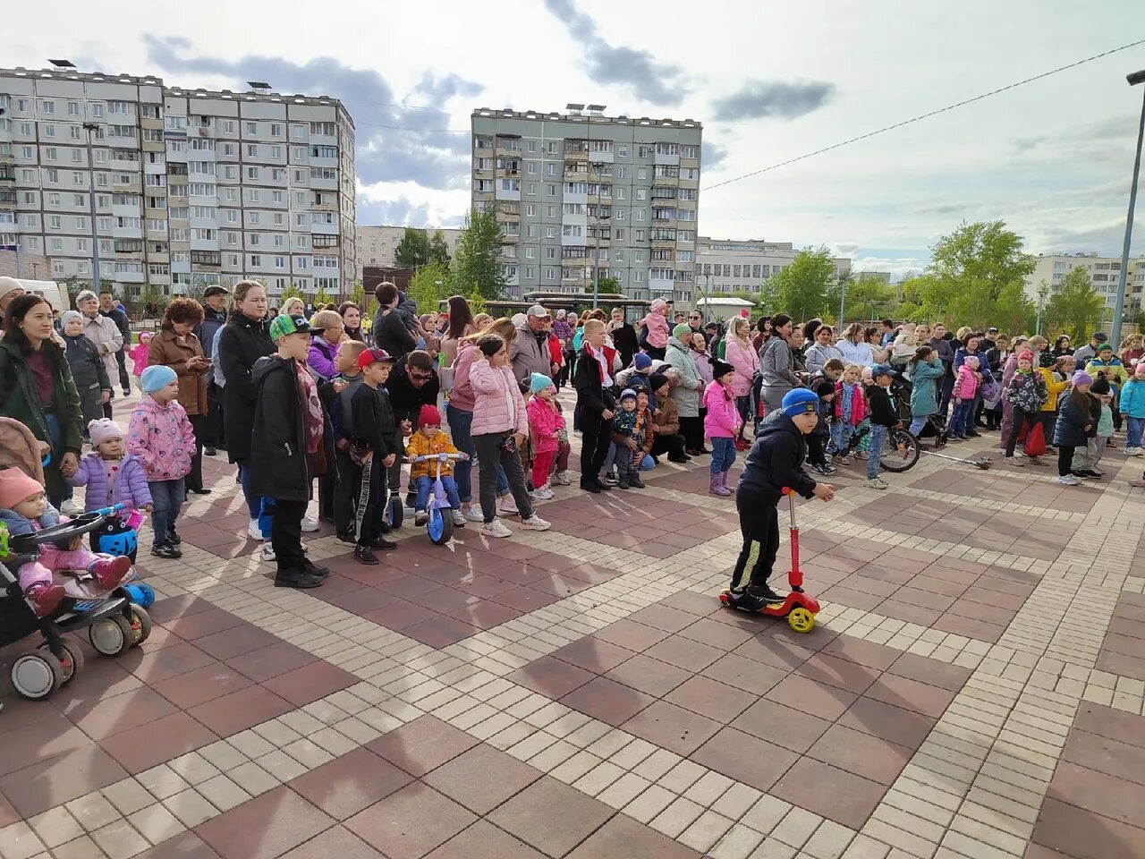 Парк звездный октябрьский башкортостан фото А прямо сейчас в парке "Звездный" концерт, Октябрьский нефтяник