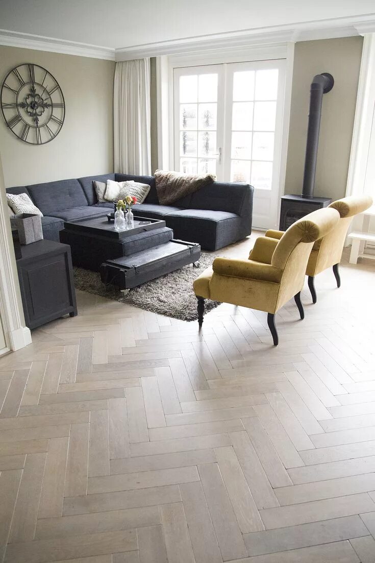 Паркет елочка в современном интерьере Pin van Kim Rijnhout op interior design ideas in 2019 - Visgraat houten vloeren,