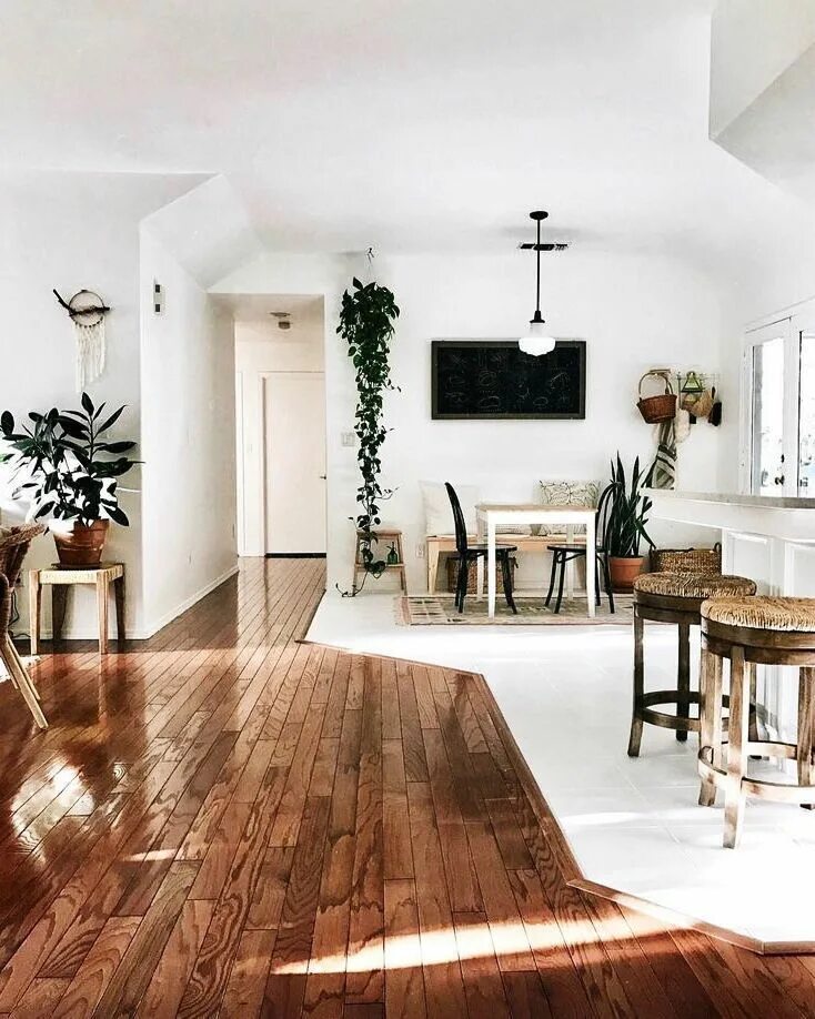 Паркет и керамогранит сочетание в интерьере 21 Cheap And Easy Decorating Tricks For Renters Interiores de casas, Sala de est