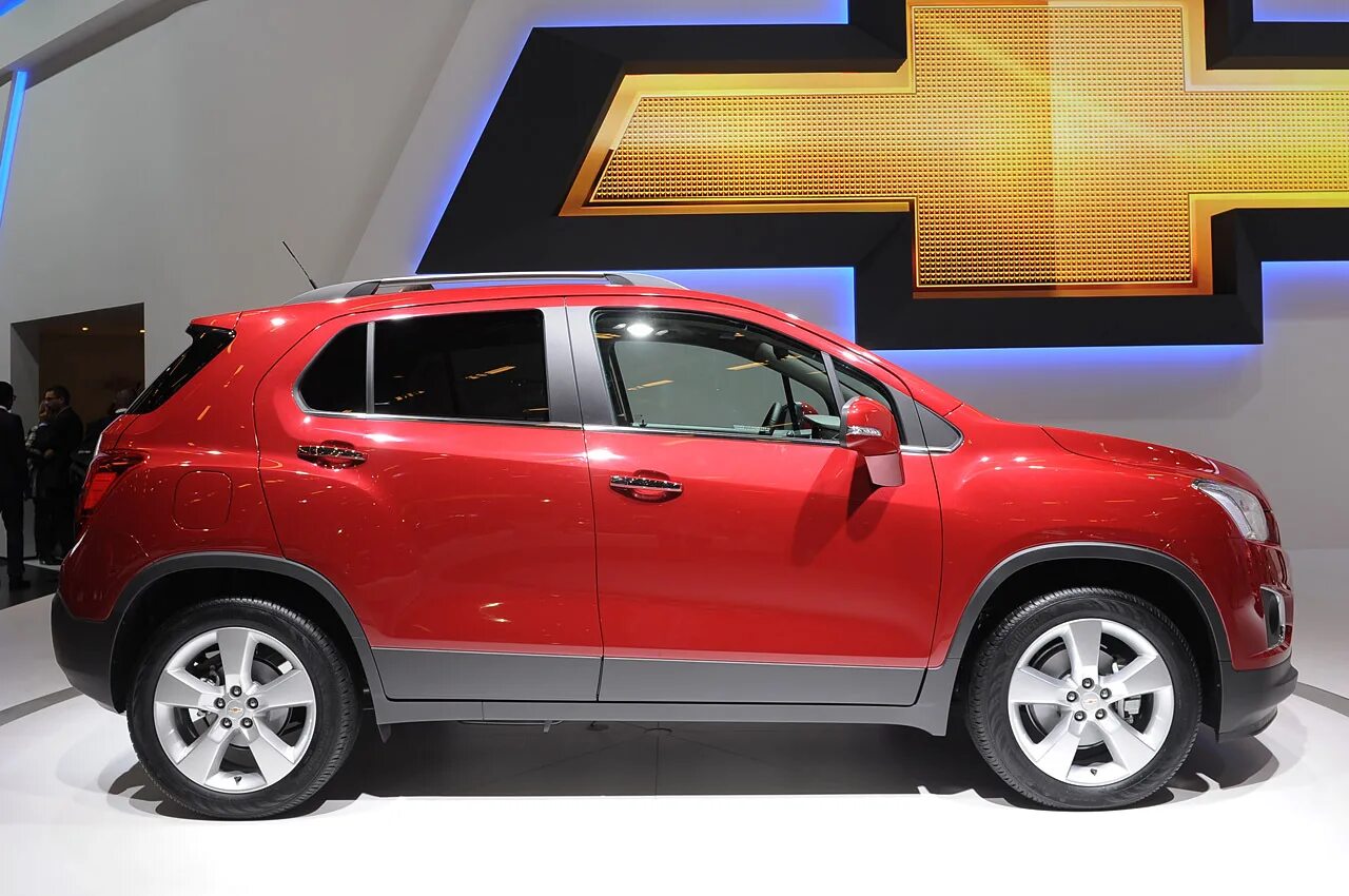 Паркетники всех марок фото Париж-2012: Chevrolet Trax Ежедневный информационный портал AUTOMOBILI.RU