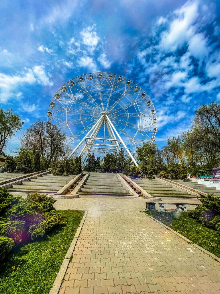 Парки ростова на дону лучшие с фото Panorama: October Revolution Park, amusement park, Russia, Rostov-on-Don, Teatra