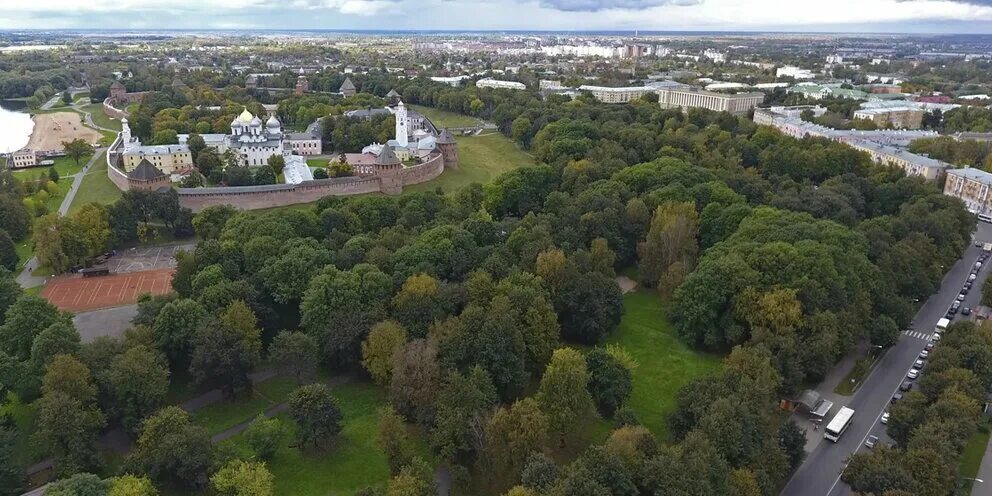 Парки великого новгорода фото В Кремлёвском парке отремонтируют стационарный туалет и арт-объект "Парус": Янде