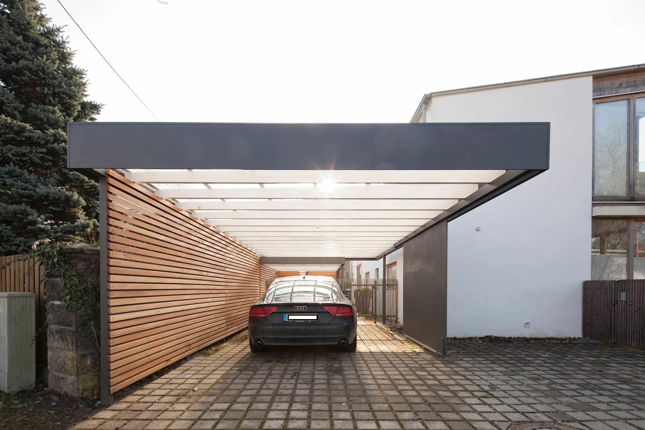Парковка частного дома фото Modernes carport im puristischen look, architekt armin hägele homify Garage door