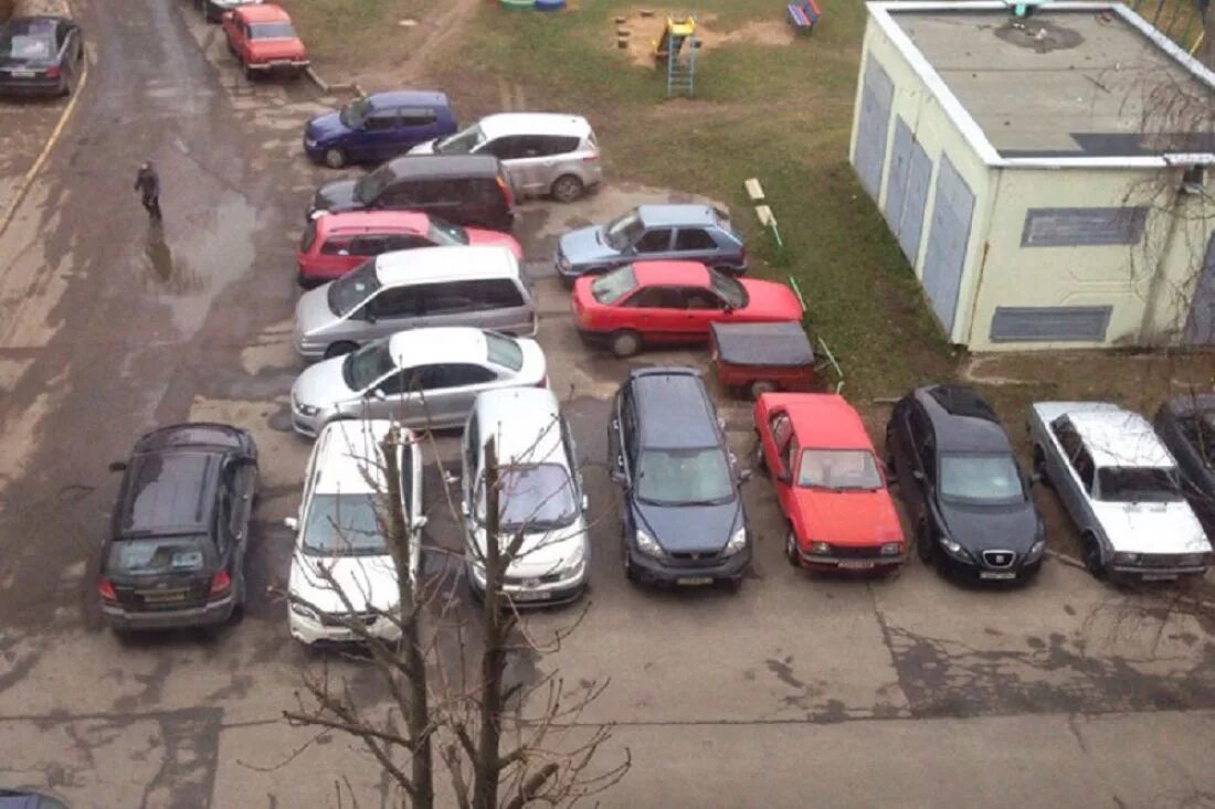Парковки во дворах фото Пенза избавится от стихийных парковок во дворах