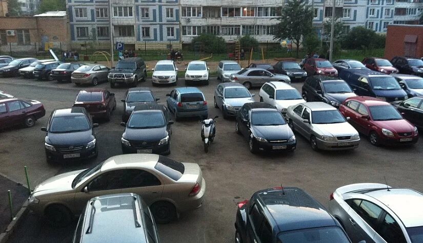 Парковки во дворах фото Барнаул оказался в списке 25 городов с наибольшим количеством автомобилей