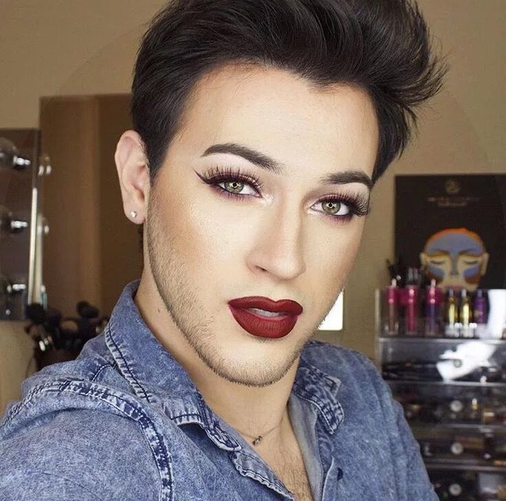 Парни 21 века с макияжем These Men Will Teach You Everything You Need To Know About Makeup #wingedlinerre