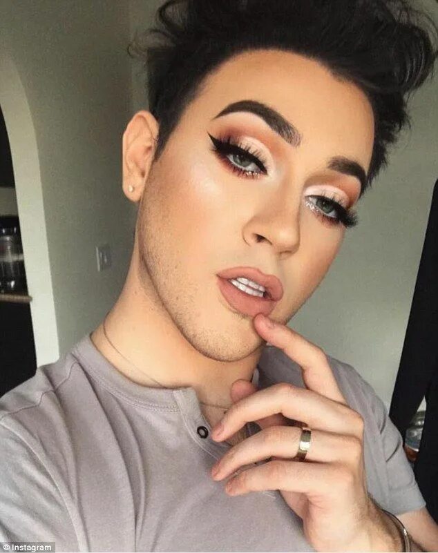 Парни 21 века с макияжем Manny MUA fires back at bigoted troll who shamed him No eyeliner makeup, Cut cre