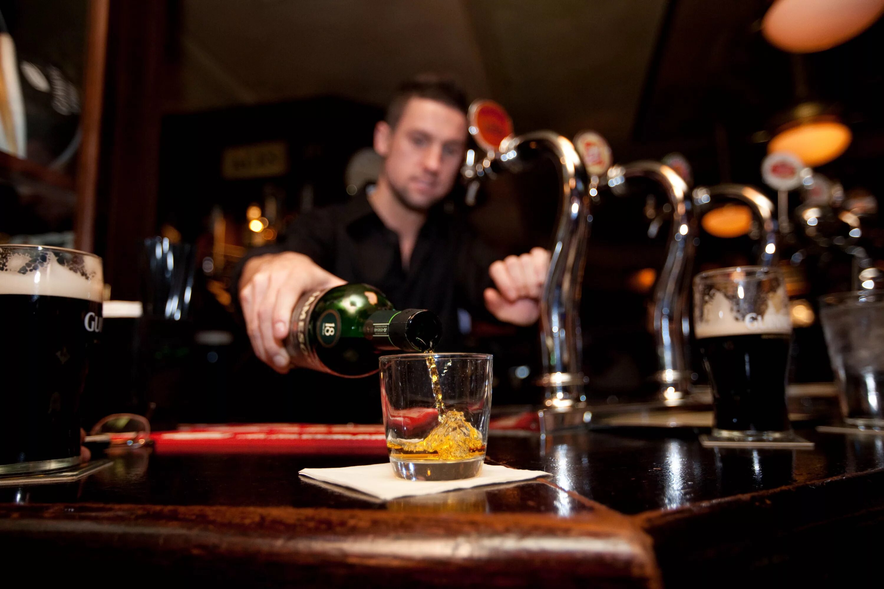 Парни фото бар Plenty of work in Melbourne's Hospitality Industry. The Melbourne Food & Wine Fe