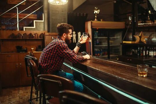 Парни фото бар Men Drinking Bar Зображення - огляд 232,690 Стокові фото, векторні зображення й 