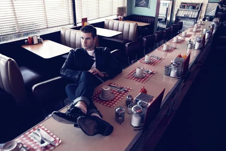 Парни фото кафе Pin by P S on Leather jackets Liam hemsworth, Gq style, Hemsworth