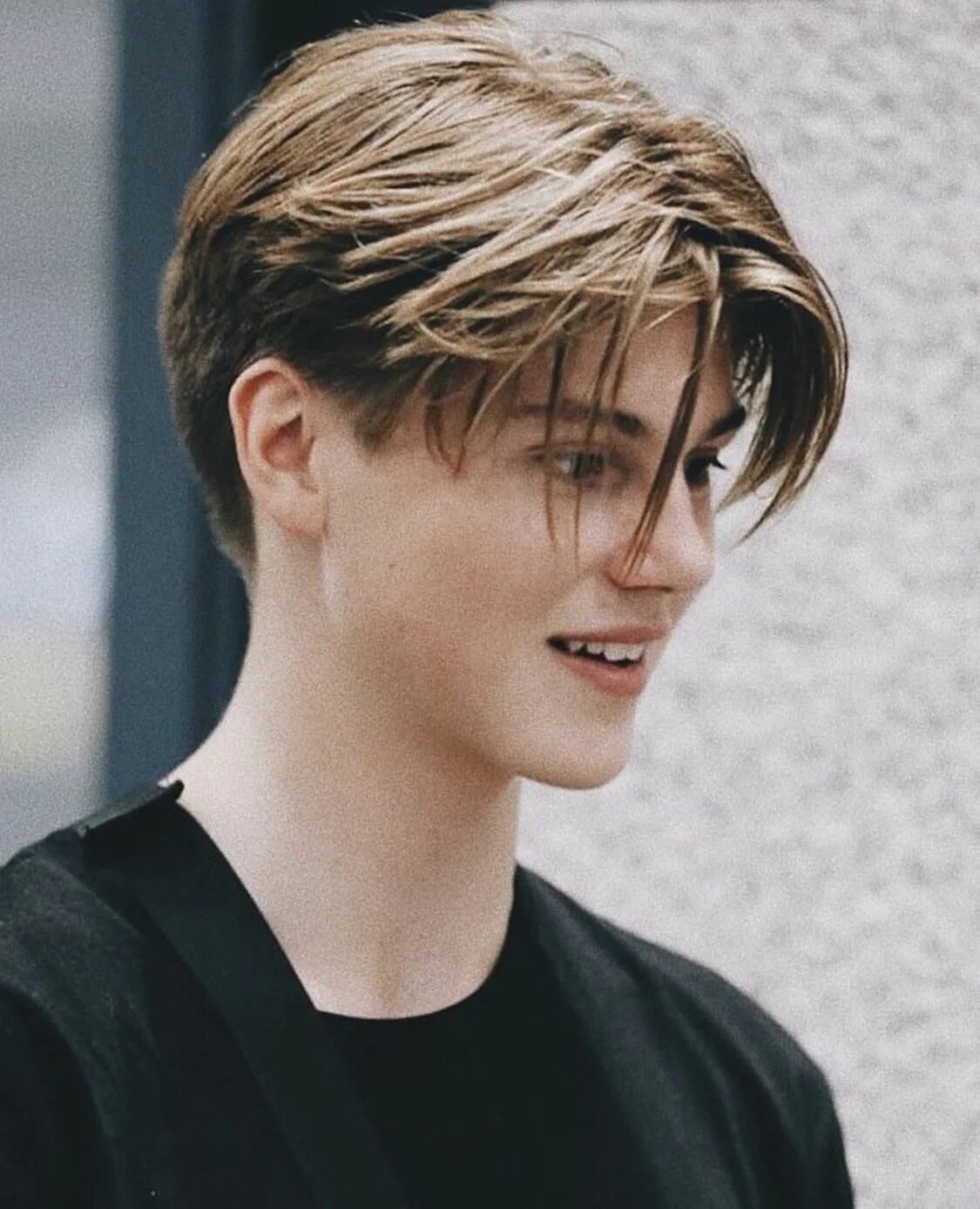 Парни со стрижкой каре his small nose and his cute smile get me honestly ruel Erkek saç stilleri, Erkek