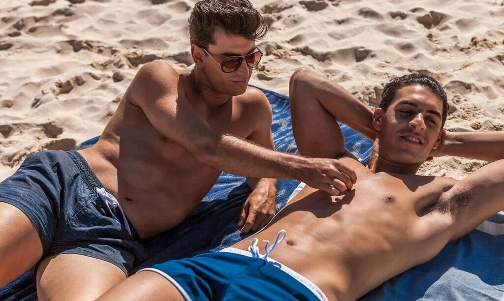 Парни в плавках развлекаются с лошадьми фото Gay Murders Bondi Beach Best Sale bellady.by