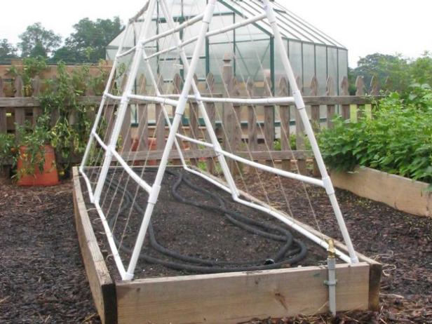 Парник из полипропиленовых труб фото Gardens Diy garden trellis, Diy trellis, Garden trellis