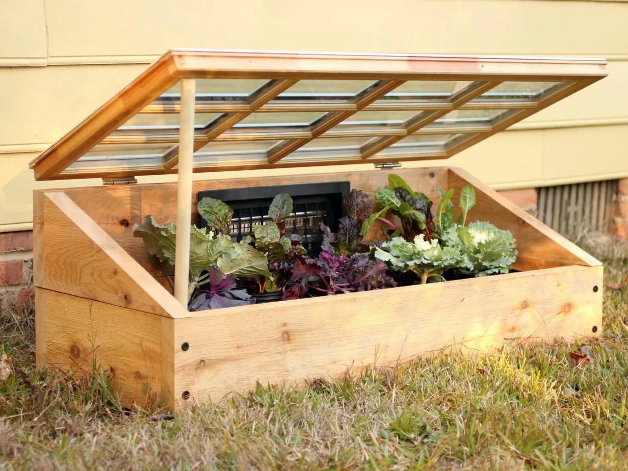 Парники для дачи своими руками How to Build a Cold Frame Cold frame gardening, Building raised garden beds, Col