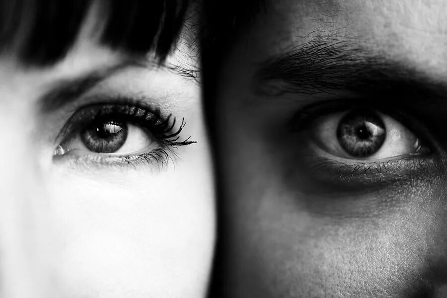 Парное фото глаз you and me. Eye photography, White photography, Black and white portraits