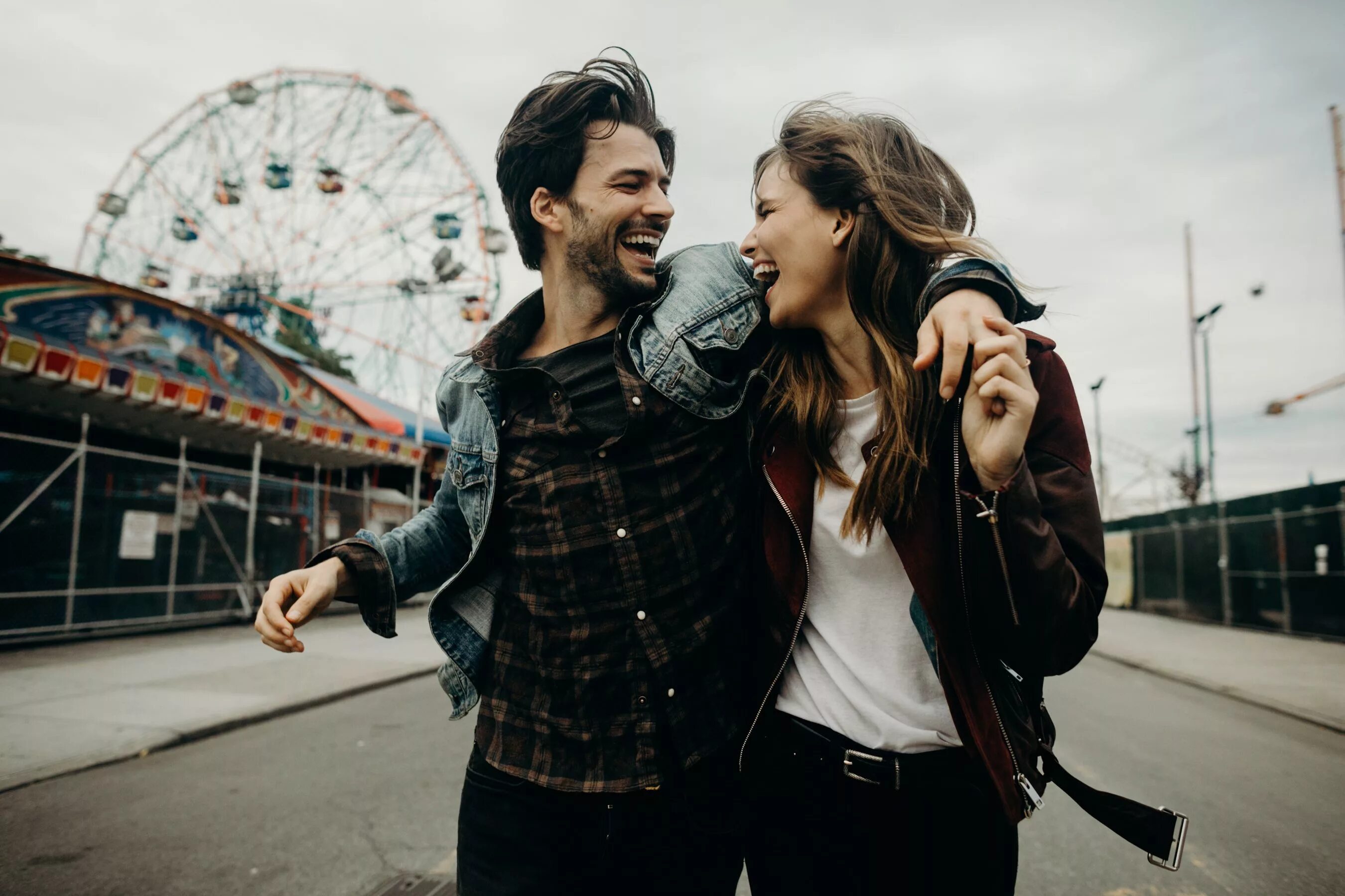 Парные фото игры Phil Chester Presets for Lightroom Couples, Couple shoot, Couple photography pos