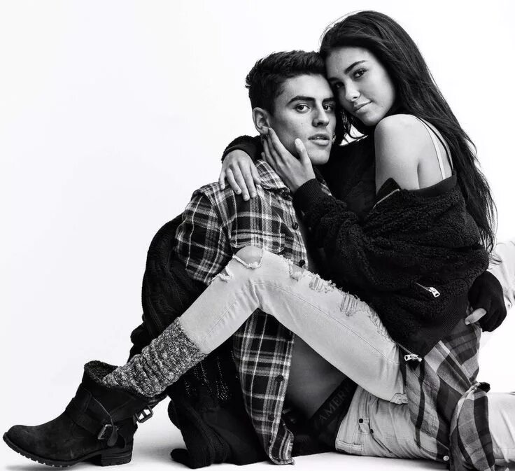 Парные фото игры Pin on -madison beer Couple photography poses, Couple picture poses, Couples