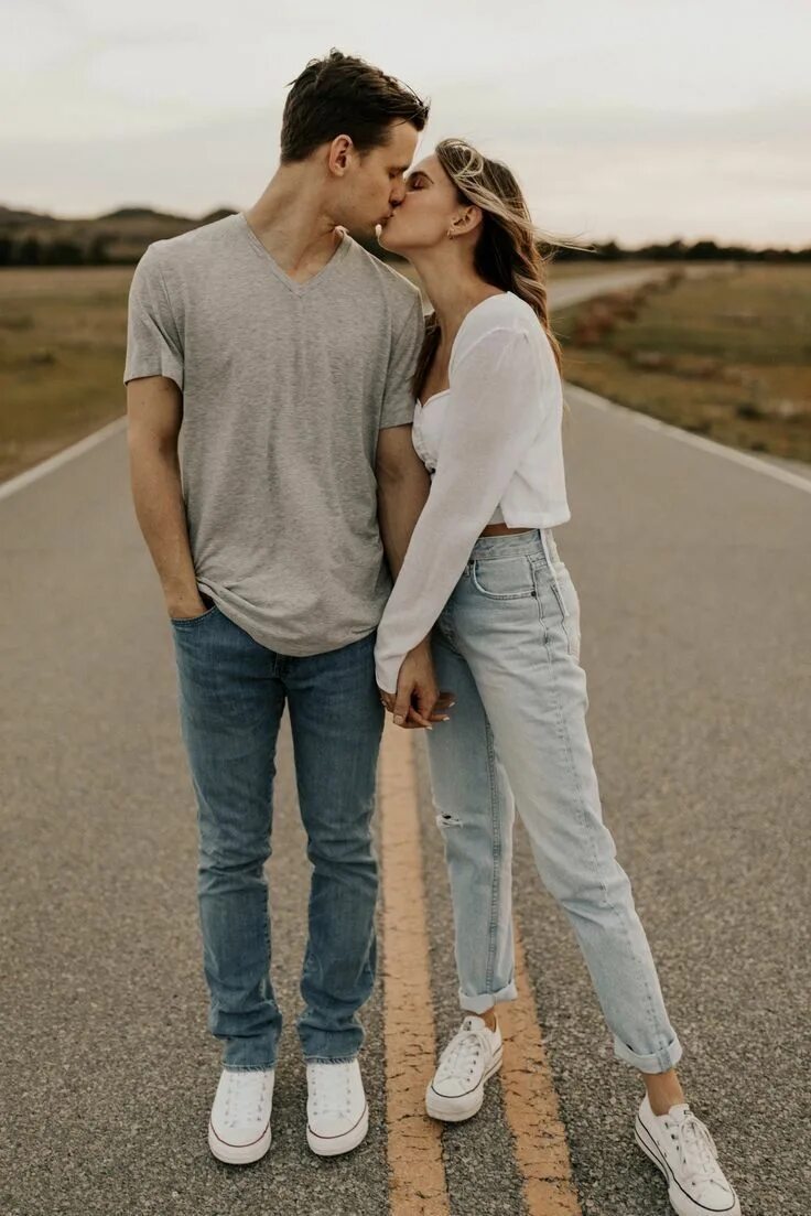 Парные фото игры Pin on ❥ Relationships Couple picture poses, Couple photoshoot poses, Photo pose