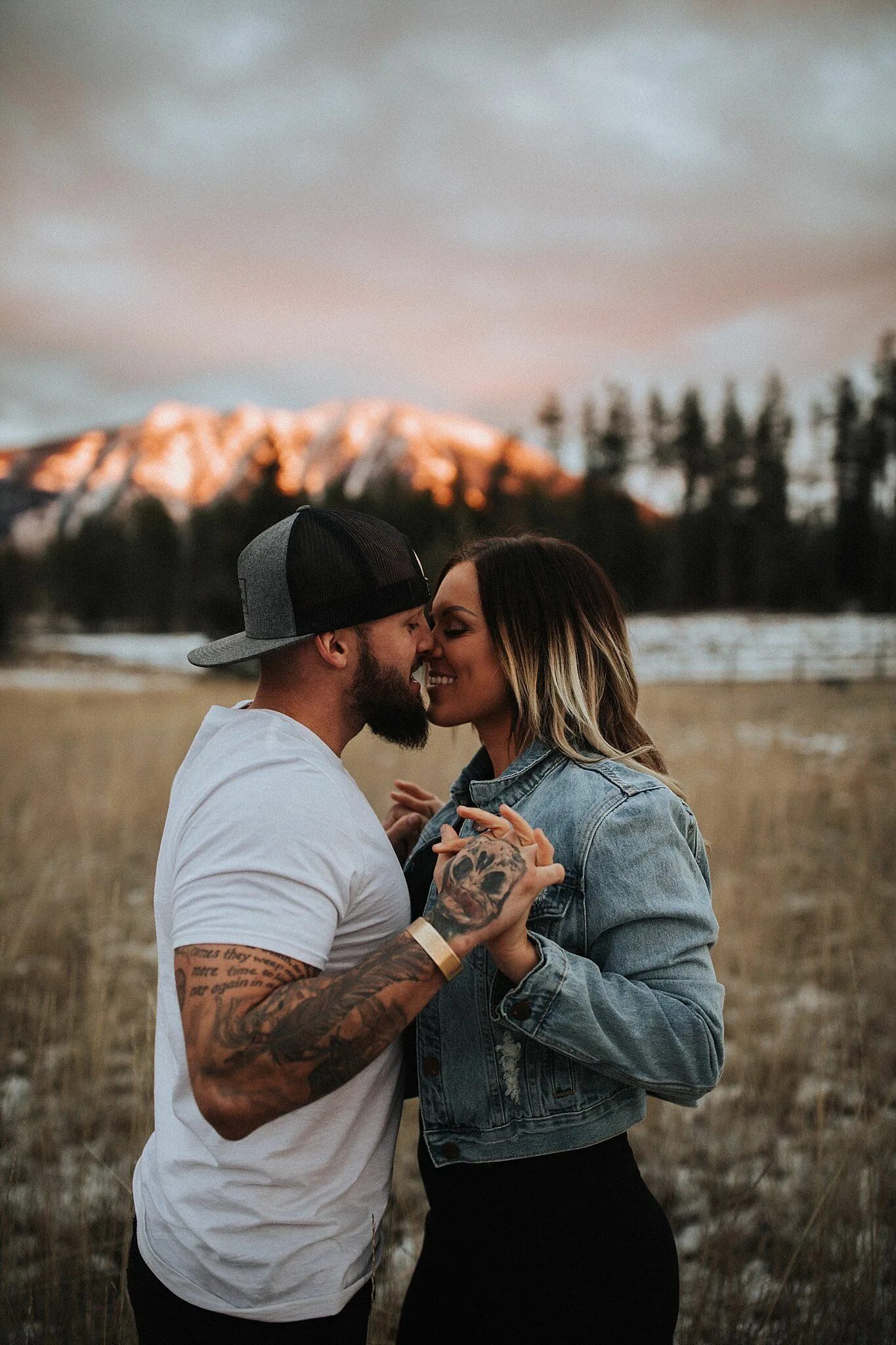 Парные фото на аву крутые Jen and Nick- A Glacier National Park Couples Session Fotos de casais, Ideias de
