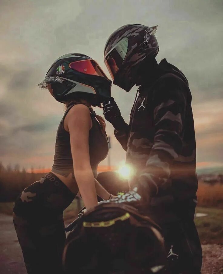 Парные фото на мотоцикле Moto Couple Biker photography, Biker photoshoot, Motorcycle couple pictures