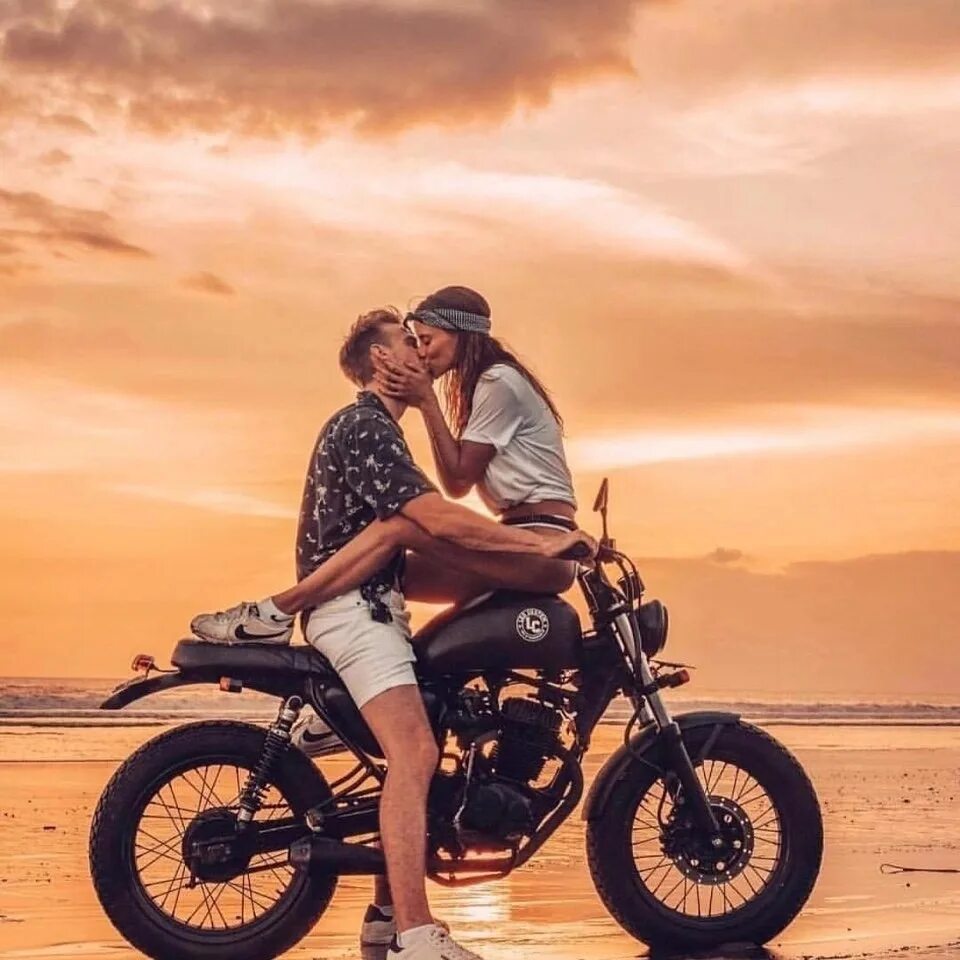 Парные фото на мотоцикле I don't know the name of the feeling I have for you... but it only requires you.