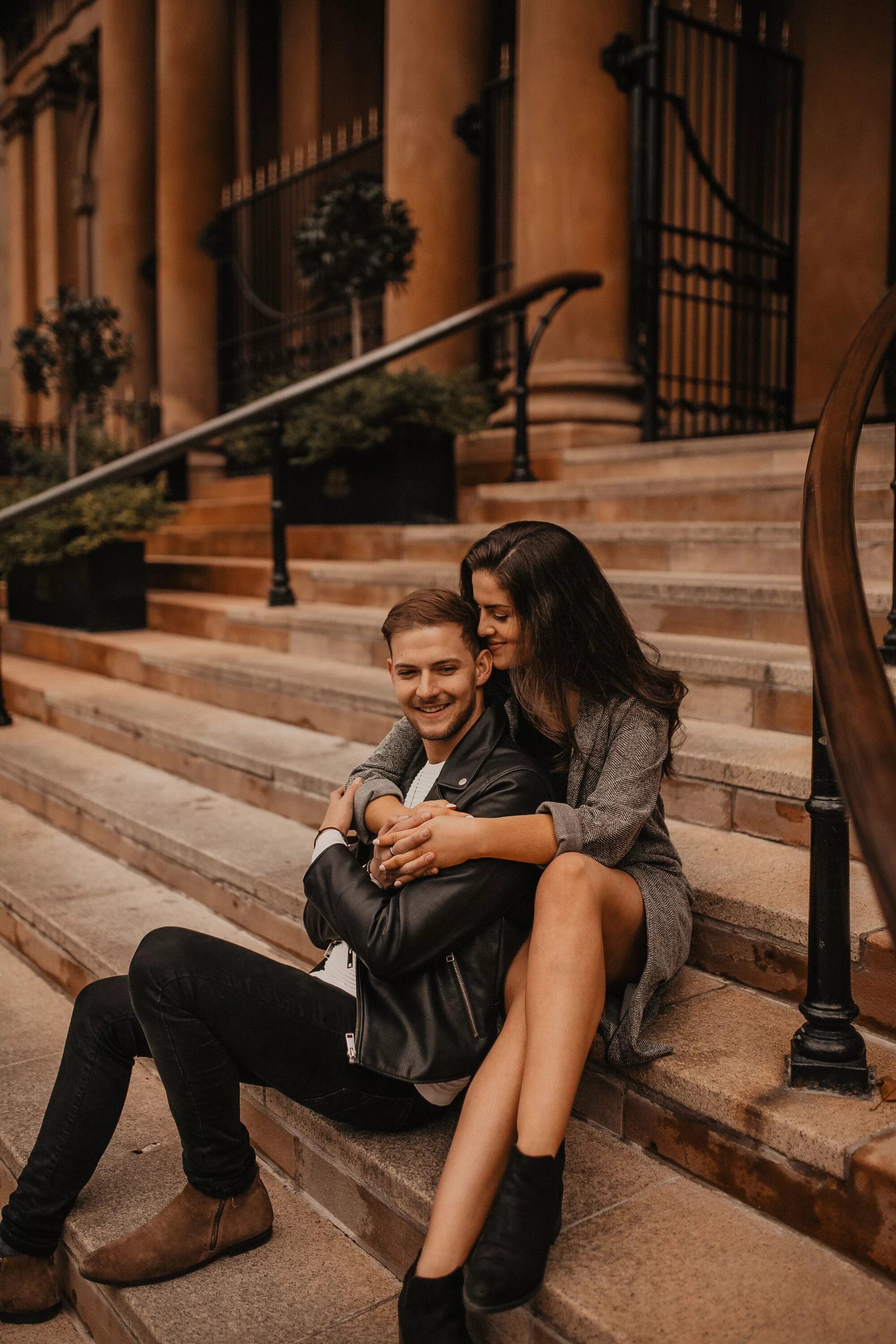 Парные фото на улице Downtown Belfast, Northern Ireland Couple Session // Bethany + Israel - Corrie M