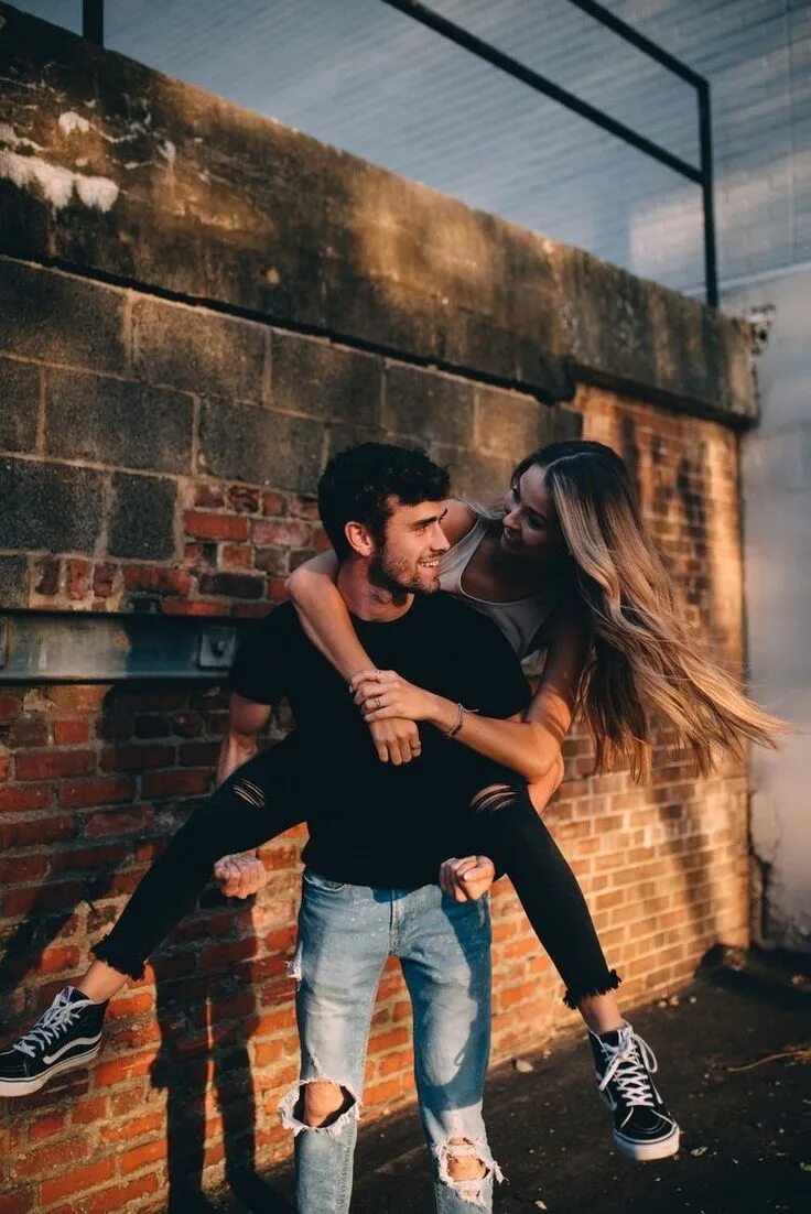 Парные фото на улице Pin on Фотография Couple photography poses, Couples photoshoot, Couples