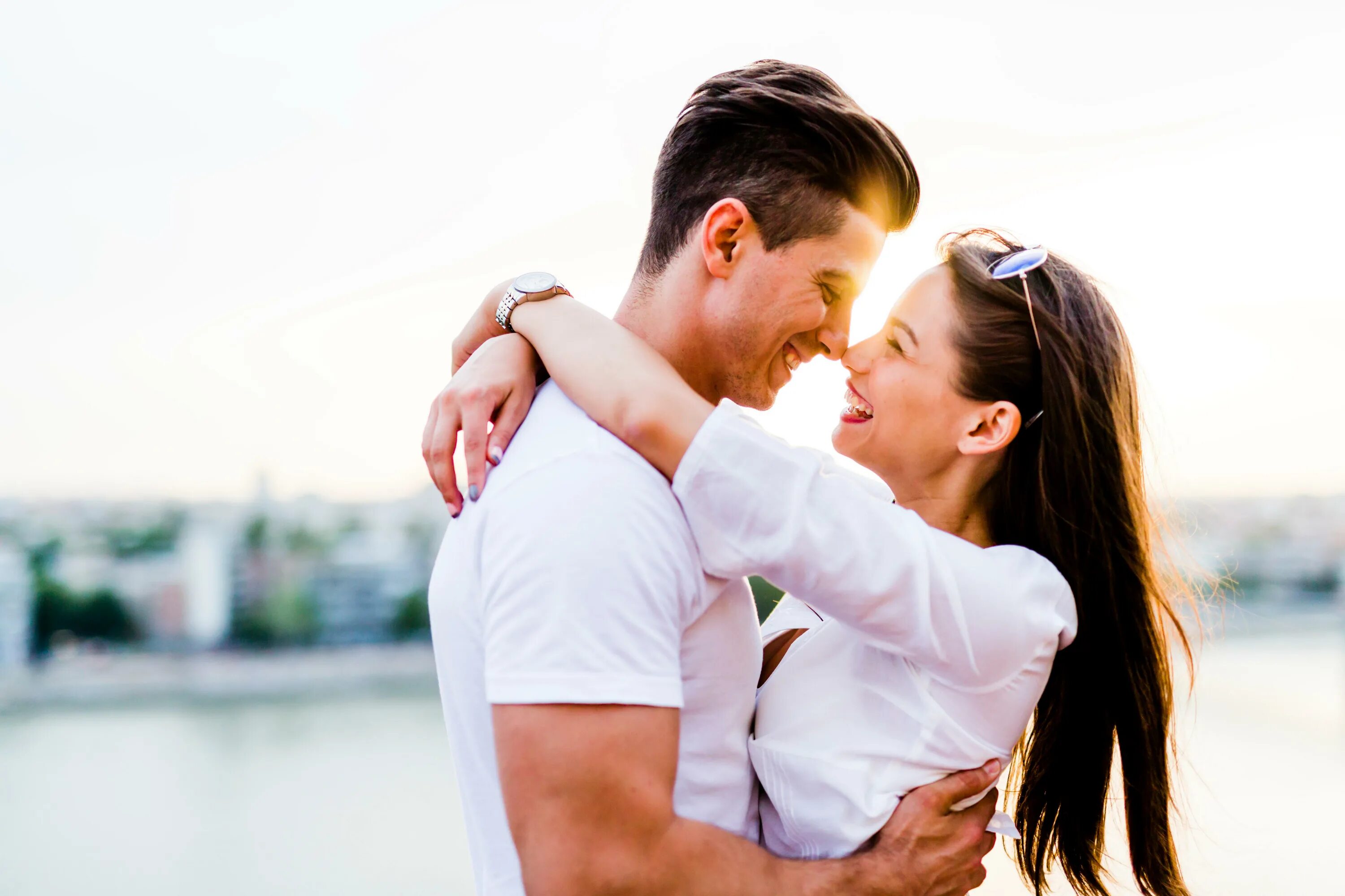 Парные фото сердца With 60 per cent of men and 40 per cent of women cheating on their spouses, here