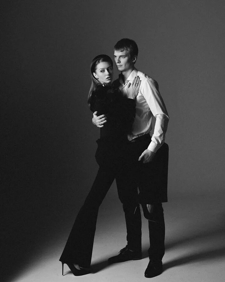 Парные фото в студии Позы для love-story фотосессии в студии Фотосессия, Парные фотографии, Романтиче