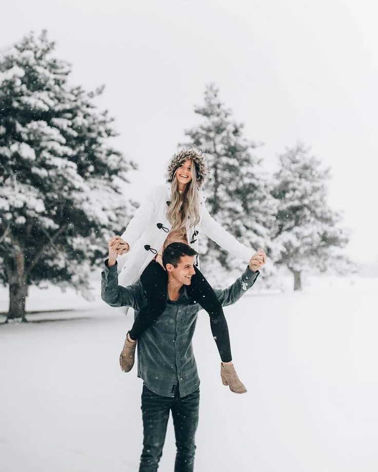 Парные фото зимой Maddie Obray on Instagram: "Favorite form of transportation ❤" Winter couple pic