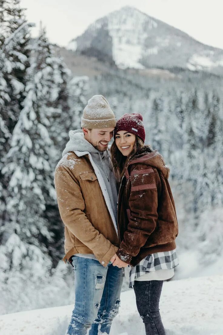 Парные фото зимой Snowy winter engagements Utah mountains couple session #engagementsession #coupl