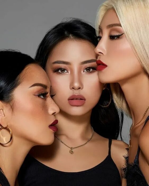 Парные макияжи с подругой легкие и красивые Does Birth Order Theory Explain Your Personality? Sisters photoshoot, Group phot