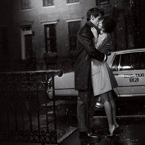 Парочки черно белые фото The kiss Kissing in the rain, Romance, Photo