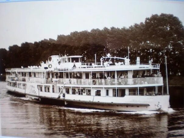 Пароход уфа 1975 год фото Abandoned wheeled steamer Ufa The ship lives out its age on the shore of the Pav