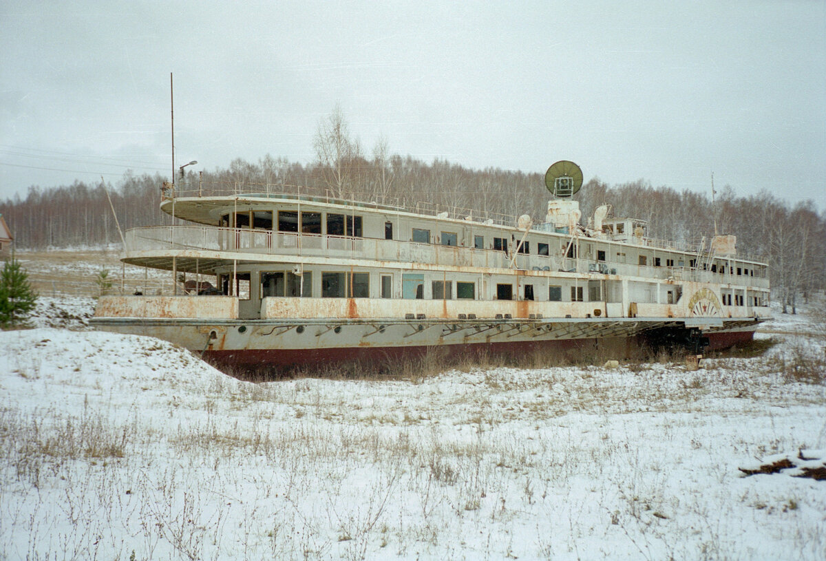 Пароход уфа 1975 год фото Брошенный на берегу пароход .Что внутри? СССР-75737 Дзен